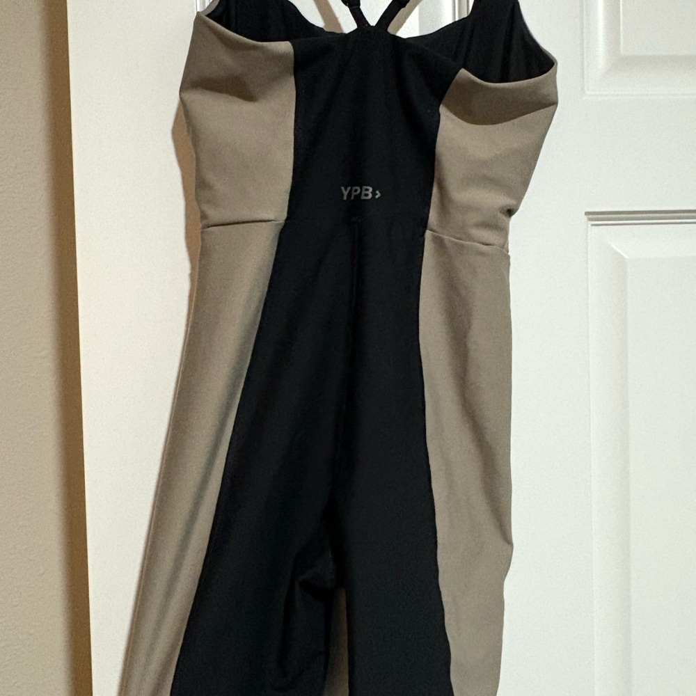 Abercrombie workout romper - Picture 3 of 4